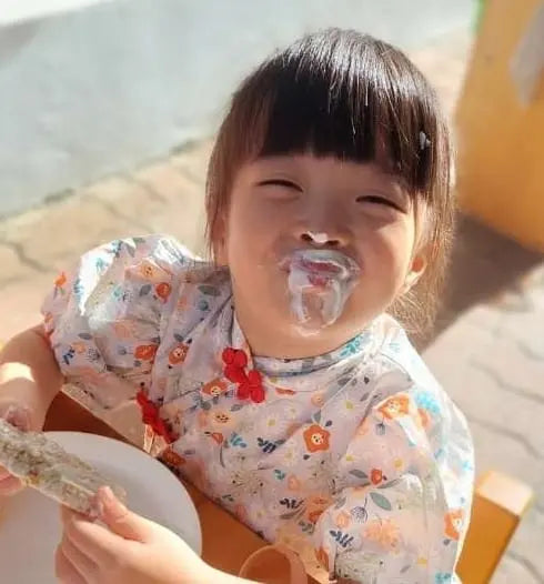 Montessori at Home: Independently Eating
